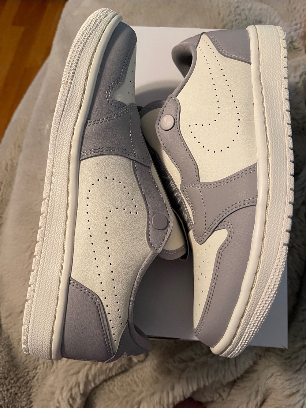 Women’s Nike air jordan 1 retro low slip on atmosphere grey & pale ivory - NEW - Picture 4 of 6